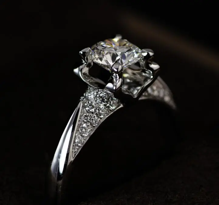 Proposal Wedding Plating 18K Classic Taurus Head Luxury Four Claw Diamond Ring Female Models