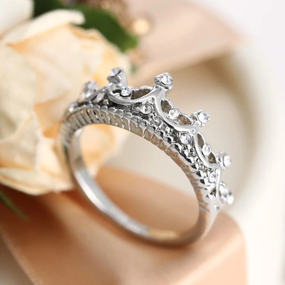 Diamond crown ring