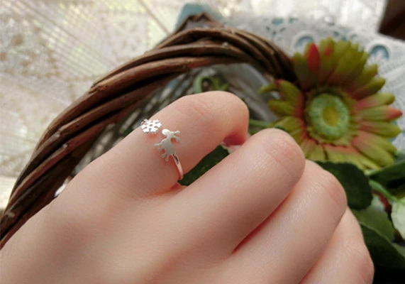 Fawn snowflake sterling silver ring