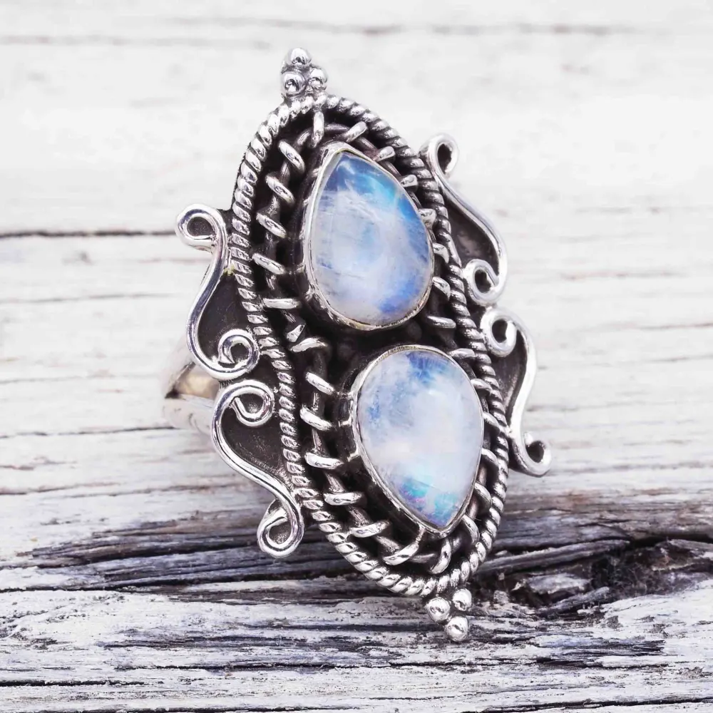 Pear-shaped moonstone ring with water drops