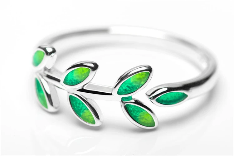 Beautiful Epoxy Olive Branch Leaf Ring