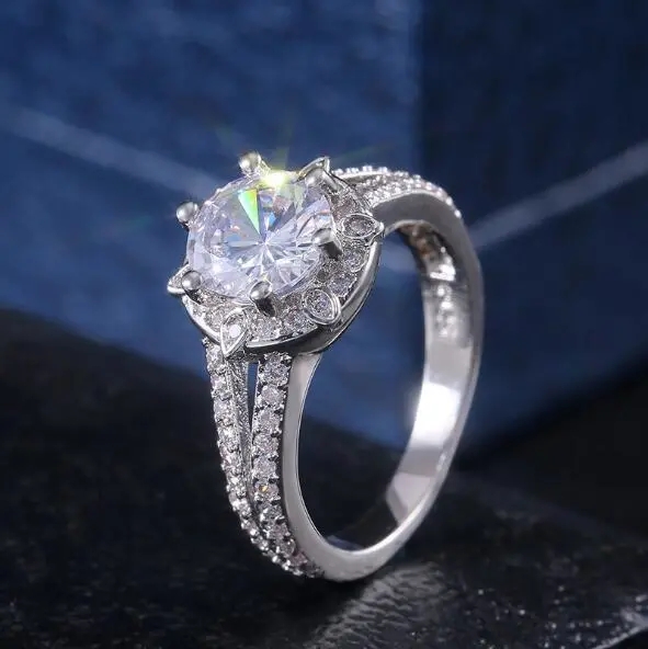 Vintage simple ladies zircon ring