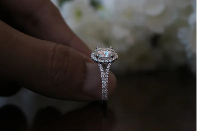 Simulated zircon oval ring