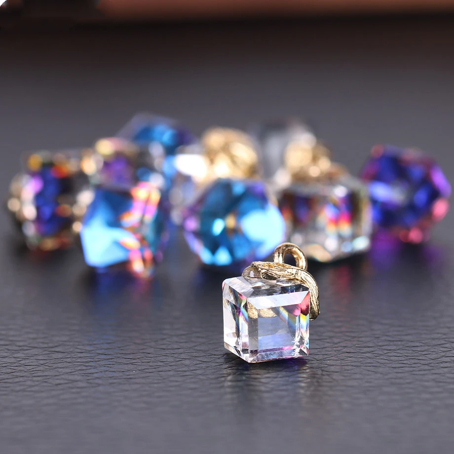 Cubic glass beads
