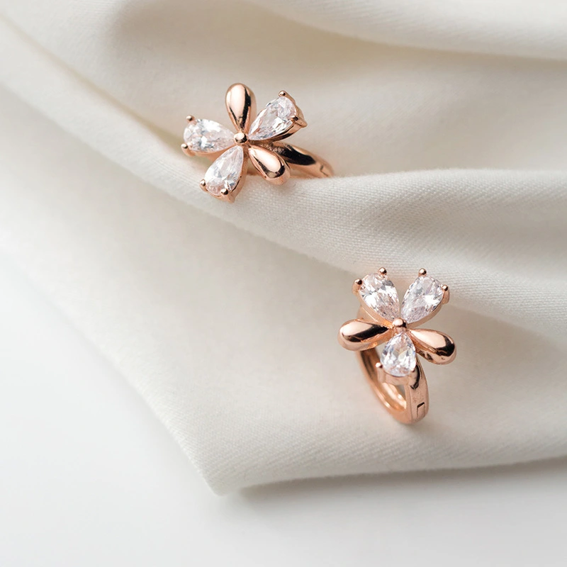Five-petal flower earrings with diamond earrings