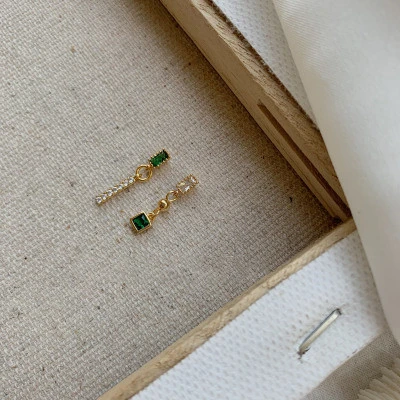 Vintage asymmetric stud earrings