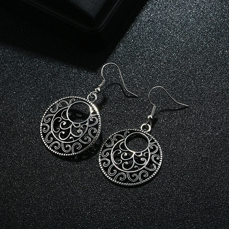 Hollow pattern earrings