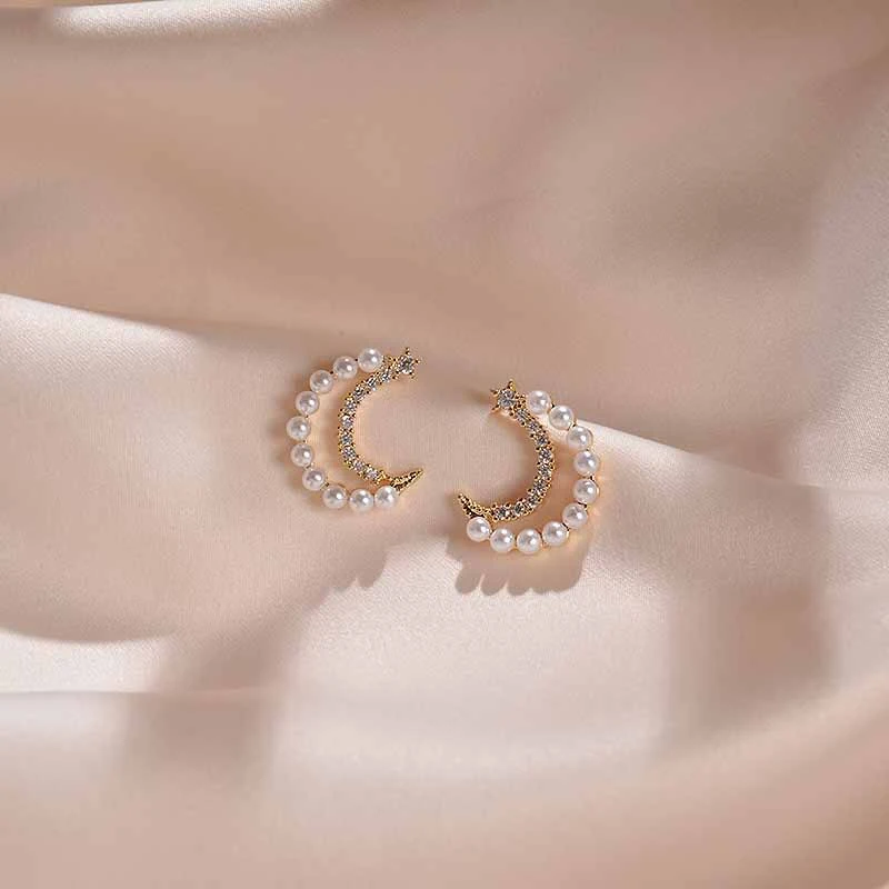 Moon Earrings girl''s heart delicate and small crescent Pearl Earrings super fairy sweet ins wind inlaid with Diamond Earrings