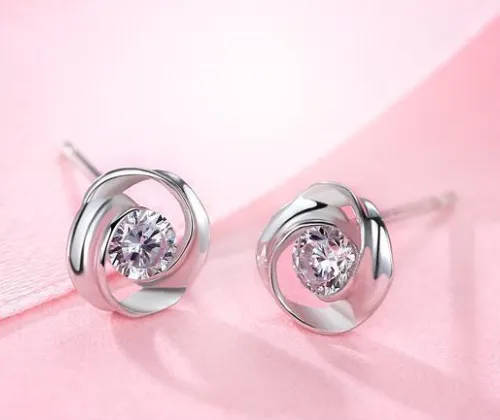 Four-leaf clover rose earrings