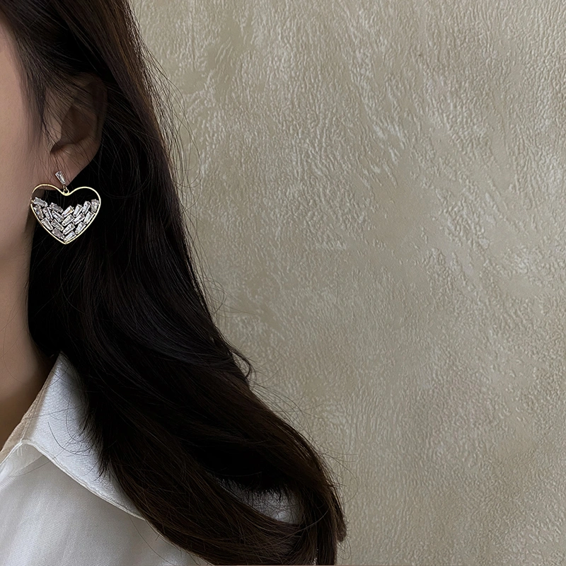 Heart-shaped hollow zircon earrings