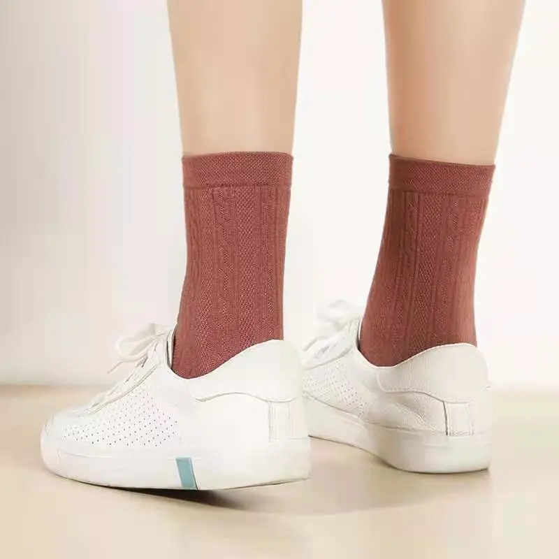 Women's Cotton Jacquard Medium Hose In Solid Color