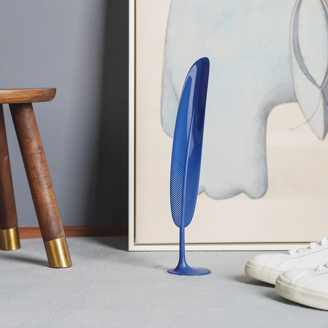 Hand-held shoes without touching shoes