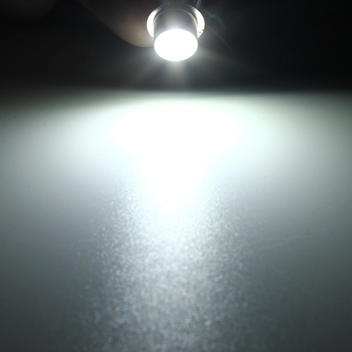 Focus flashlight bulb
