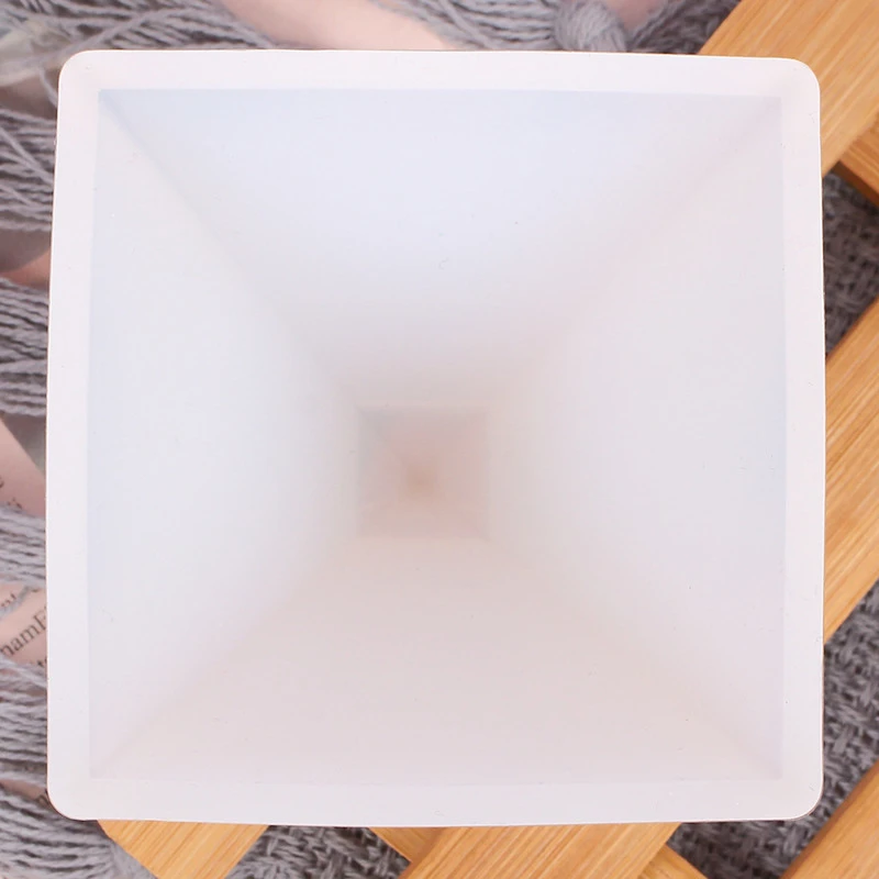 Crystal Epoxy Pyramid Mould
