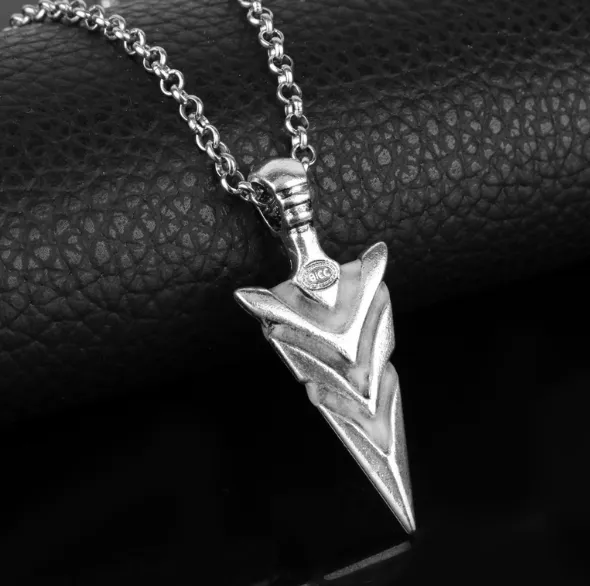 European and American film and television peripheral hot sell accessories ARROW ARROW glow-in-the-dark alloy key chain pendant