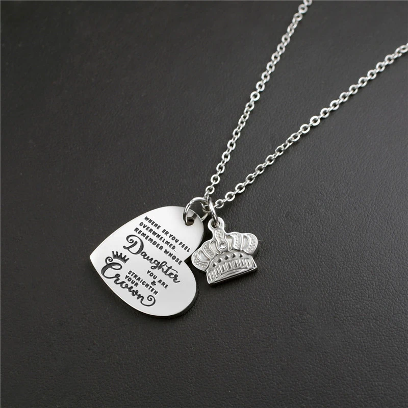 A dear heart clavicle chain peach heart lettering
