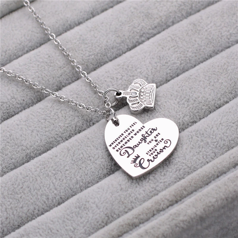 A dear heart clavicle chain peach heart lettering
