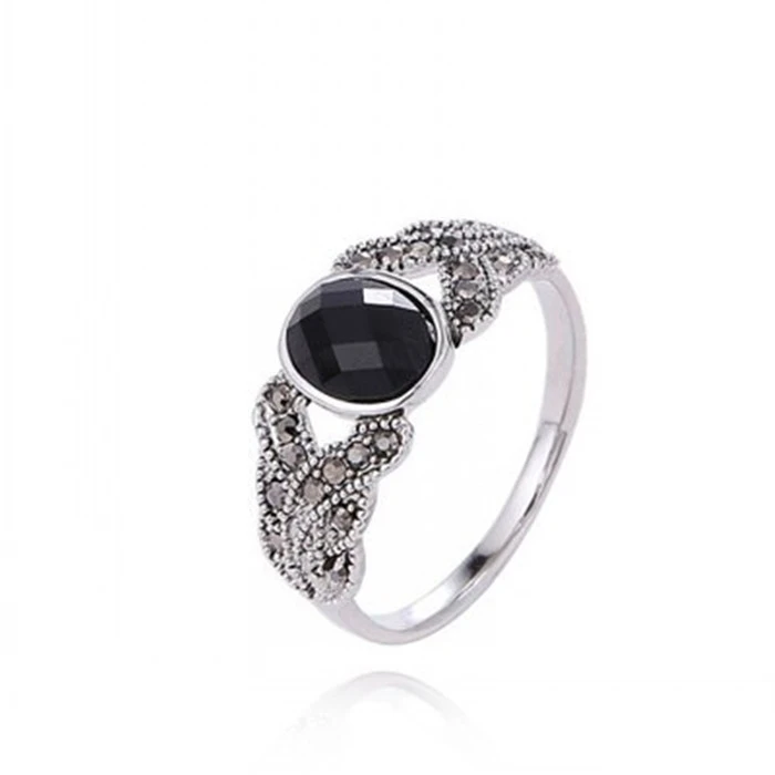 Hollow diamond vintage ring