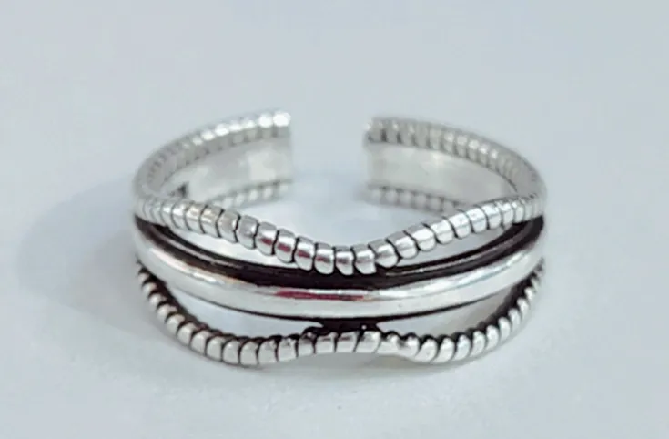 Smooth wave ring