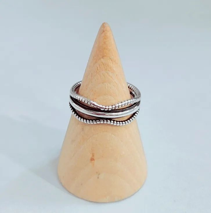 Smooth wave ring