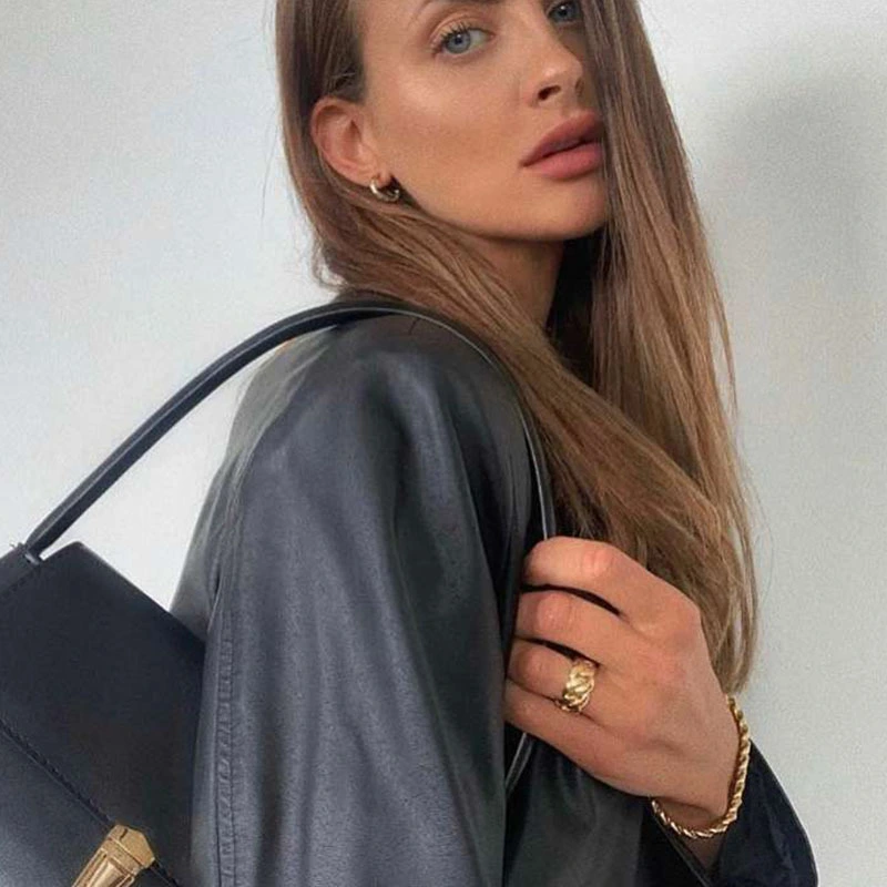 New gold thick chain ring ins blogger niche