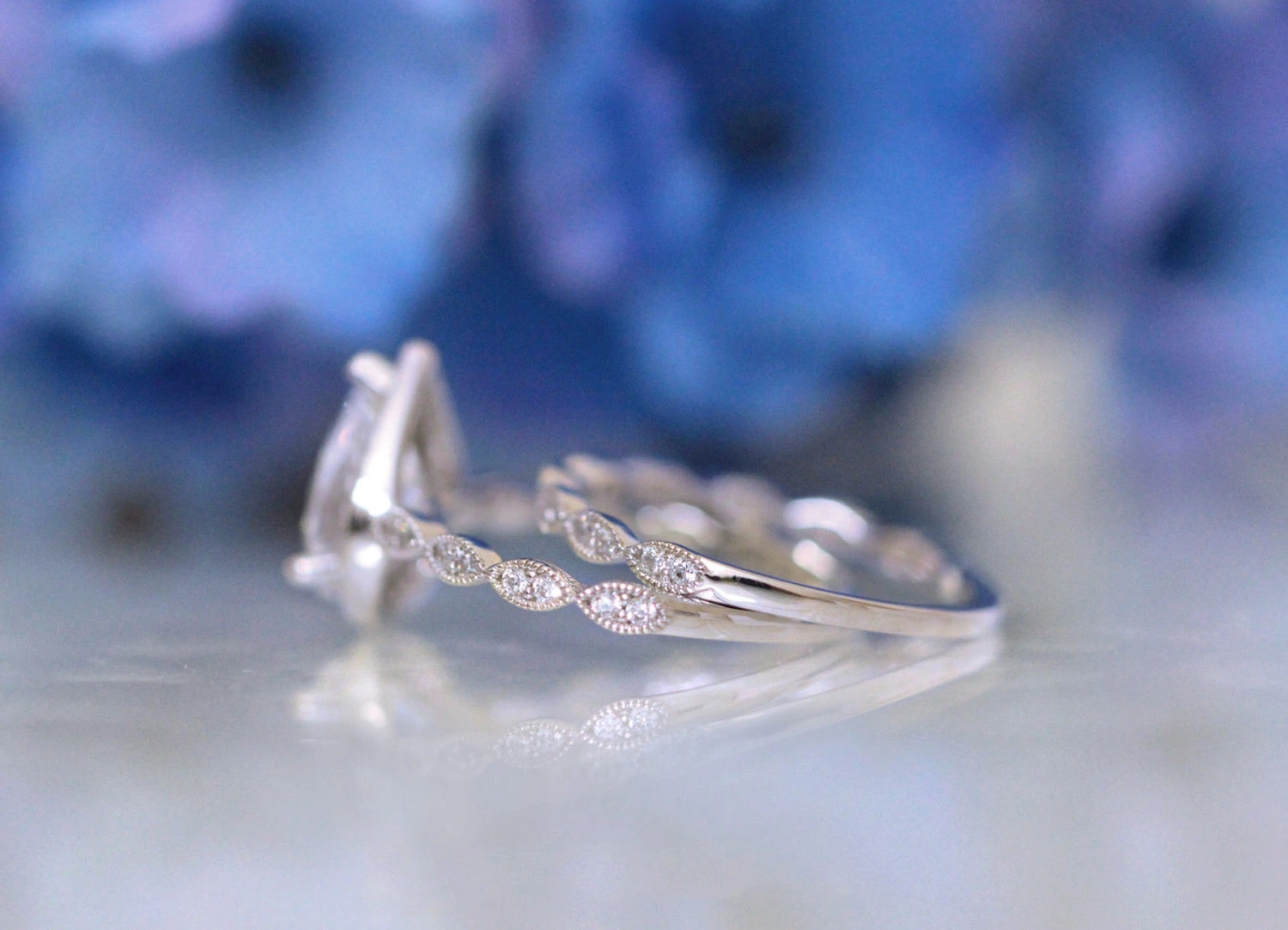 New Pear Shaped Water Droplets Inlaid Zircon Rings