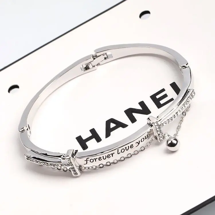 Fashionable wild bracelet jewelry