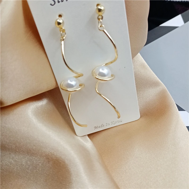 Spiral pearl earrings