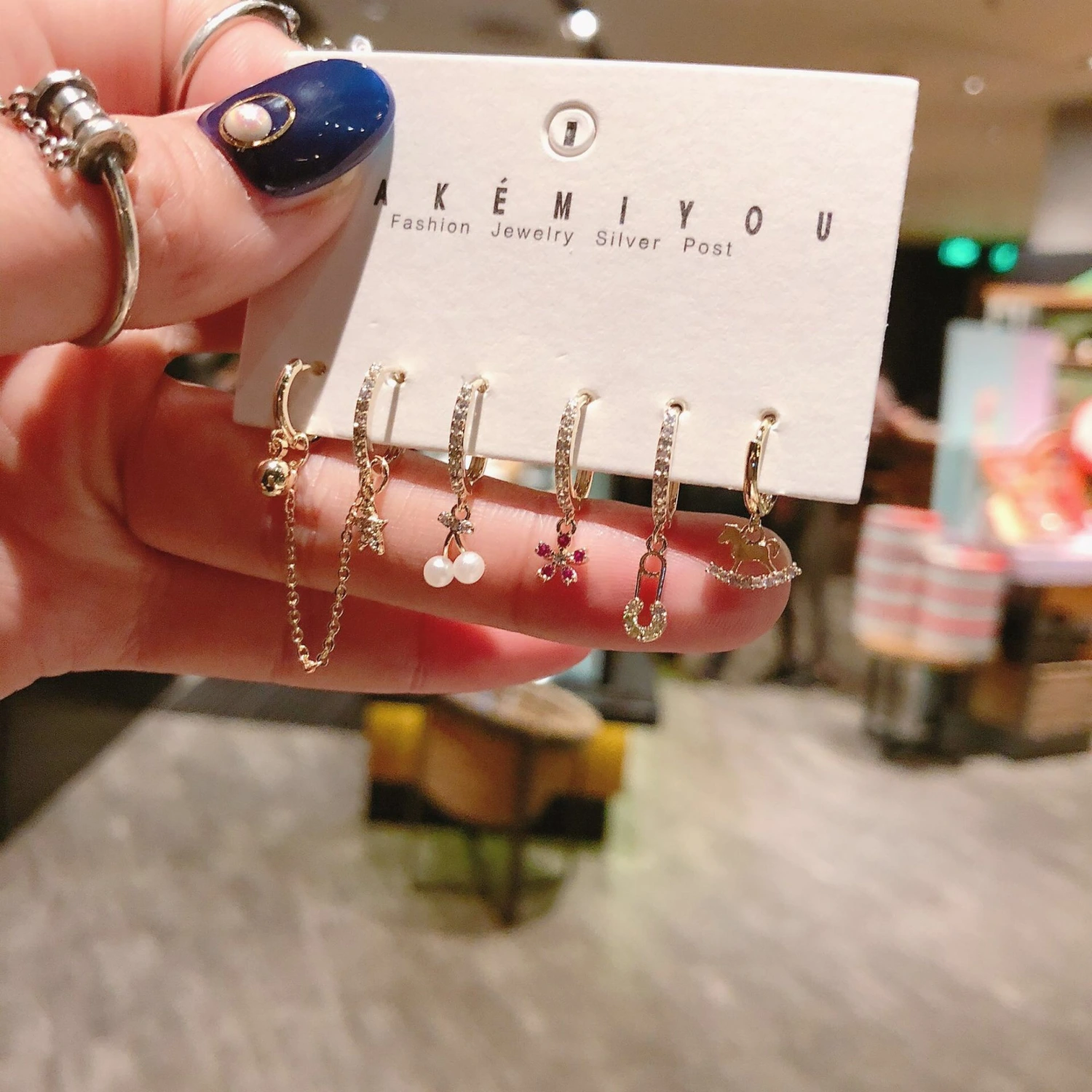 U-shaped little girl earrings in sterling silver