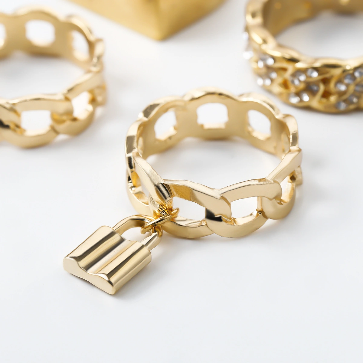 English geometric square ring