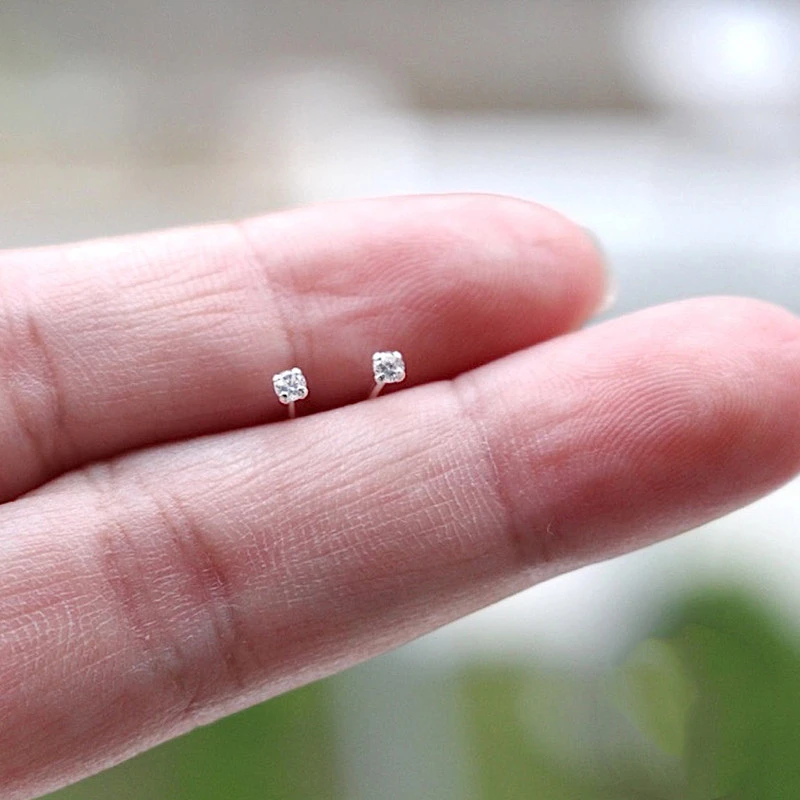 Super shining zircon and diamond earrings
