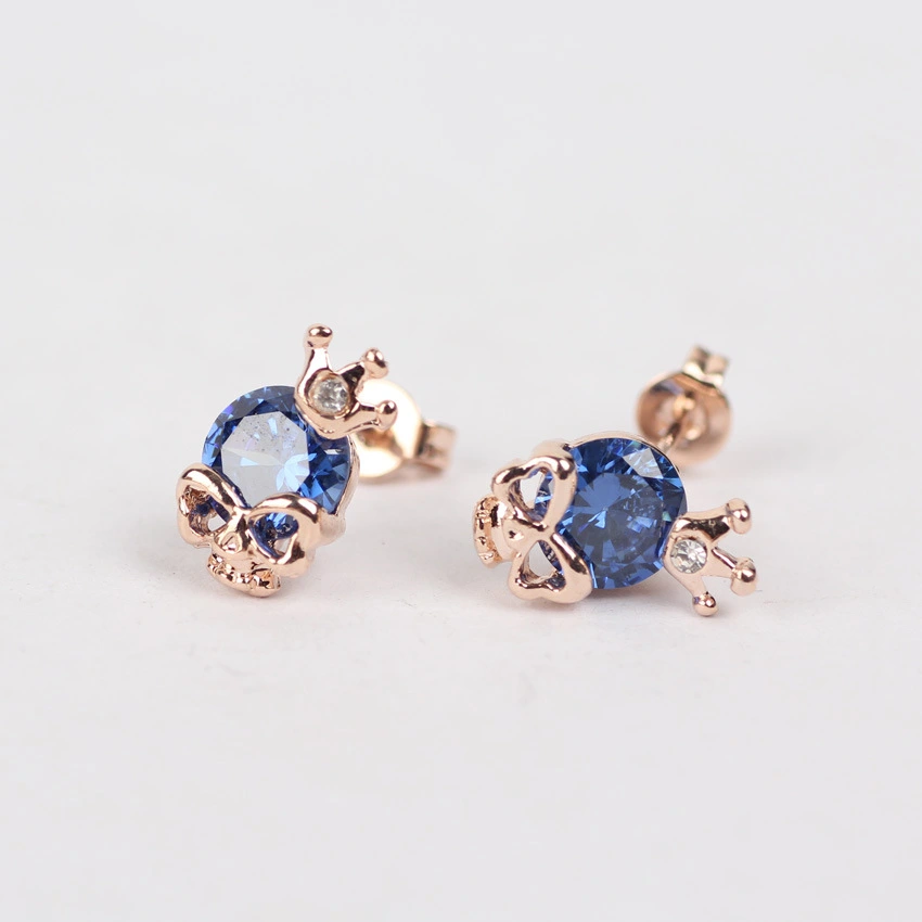 Skull crown stud earrings