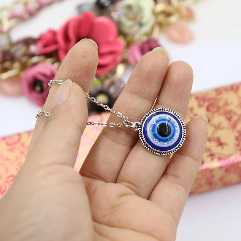 Resin blue eye pendant necklace