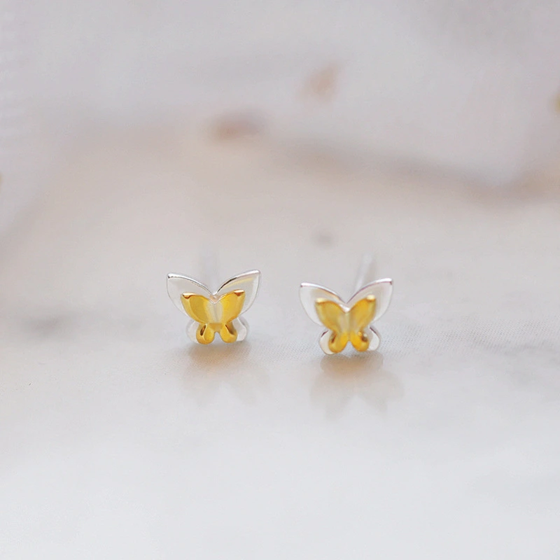 Small butterfly color stud earrings