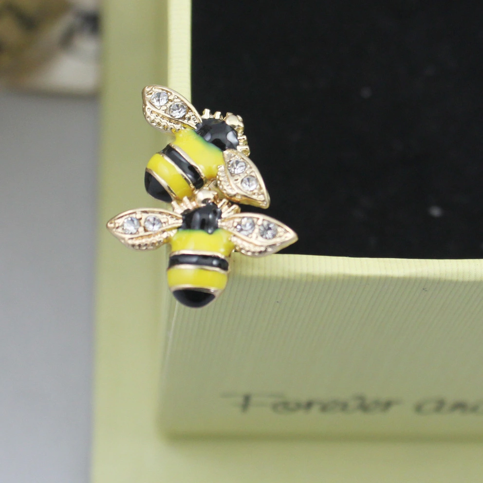 Bee dripping shiny earrings