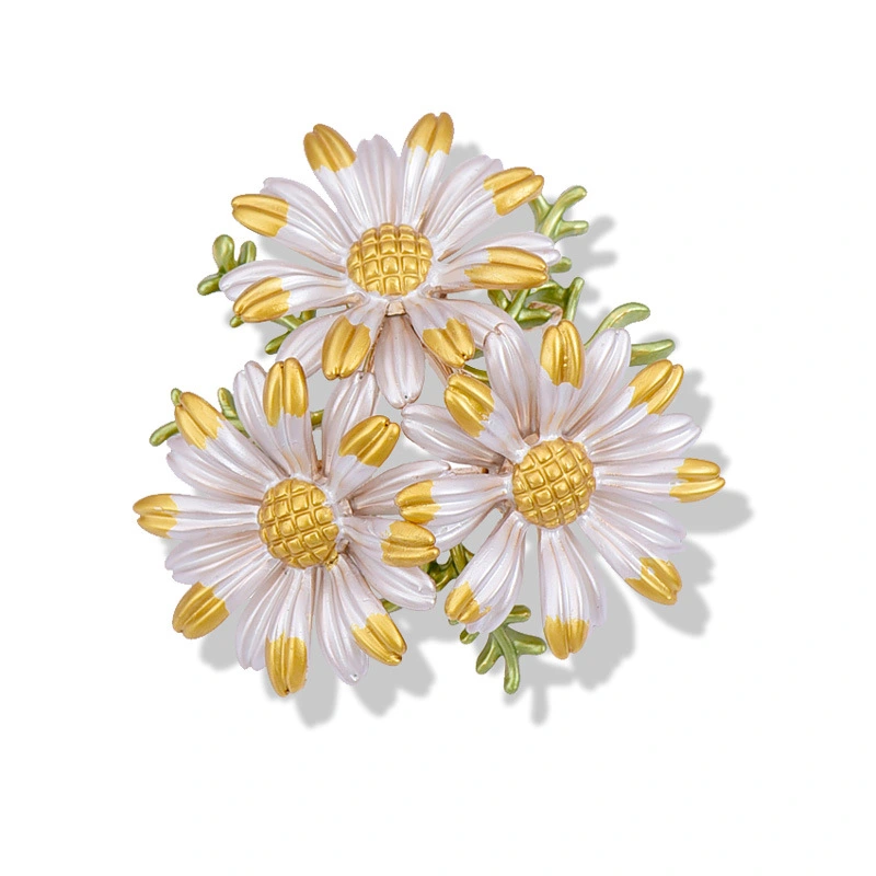 Small daisy brooch