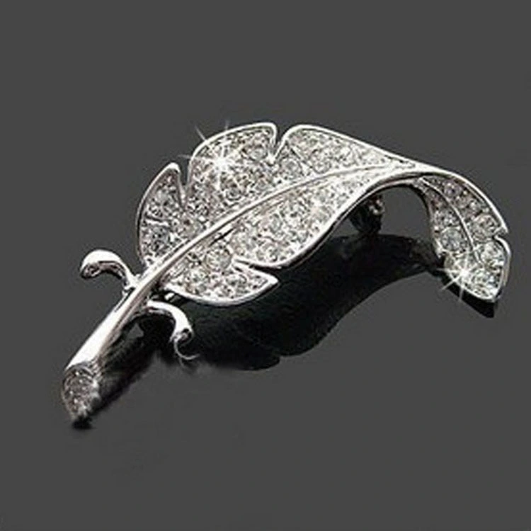 Sweet and full drill leaf brooch