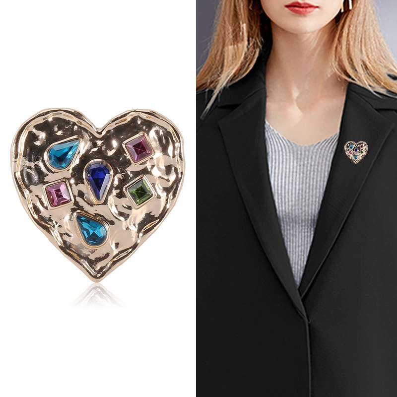 Fashionable Simple Rhinestone Fixed Clothes Retro Heart Shaped Pin