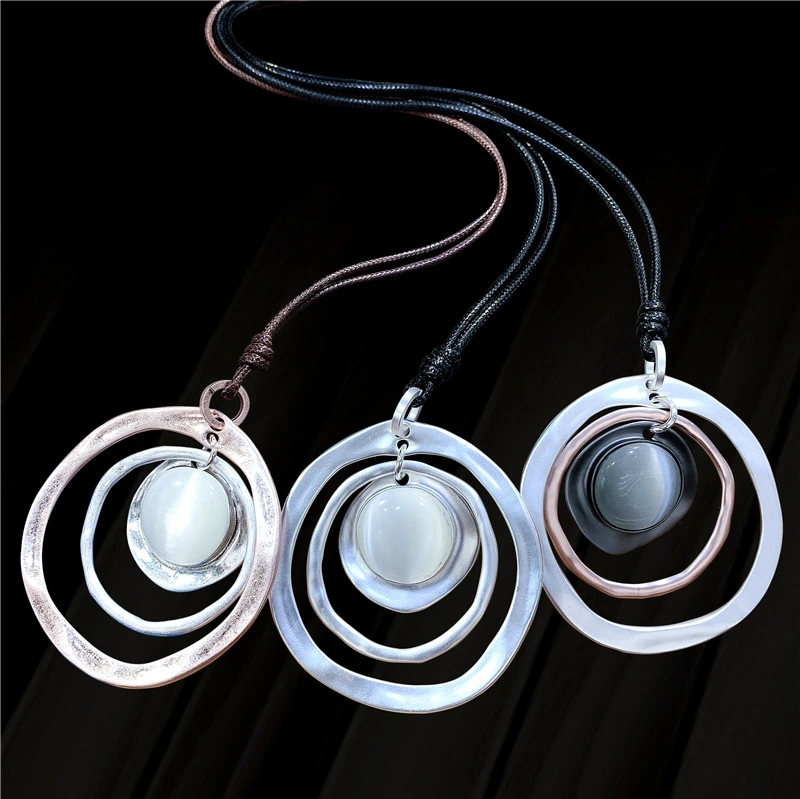 Concentric circle with sweater chain female