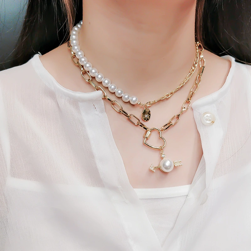 Double irregular clavicle chain
