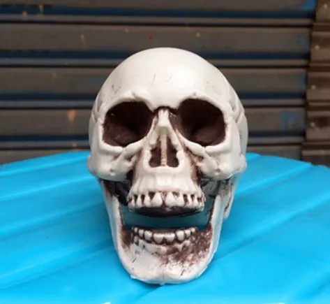 Holy Day horror skull props Mini small 5cm plastic hoe bar secret room haunted house decoration props