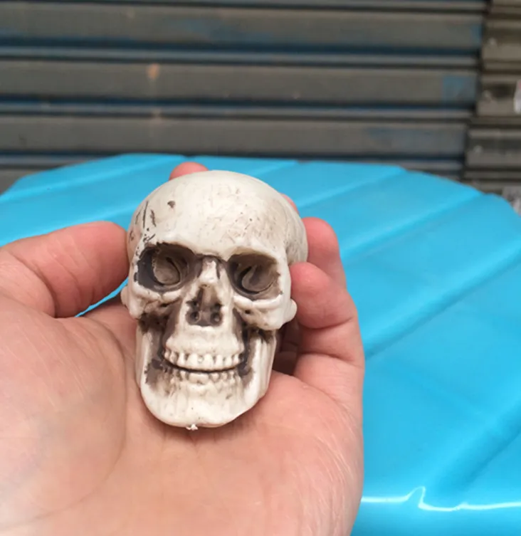 Holy Day horror skull props Mini small 5cm plastic hoe bar secret room haunted house decoration props