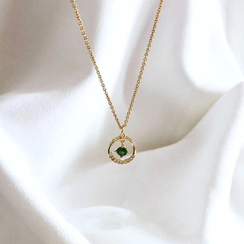 Female clavicle chain