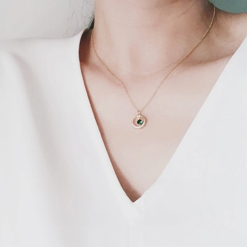 Female clavicle chain