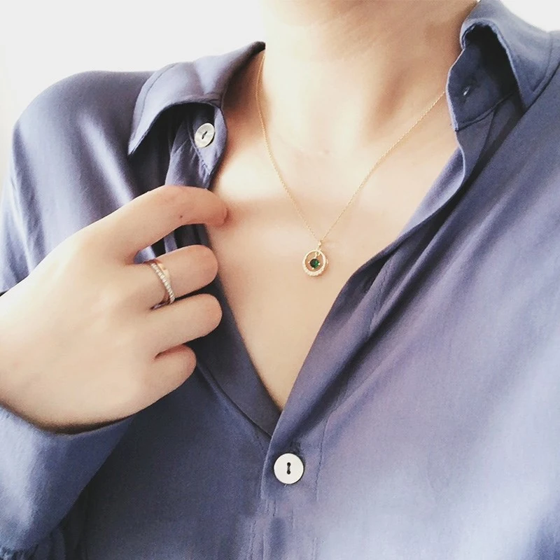 Female clavicle chain