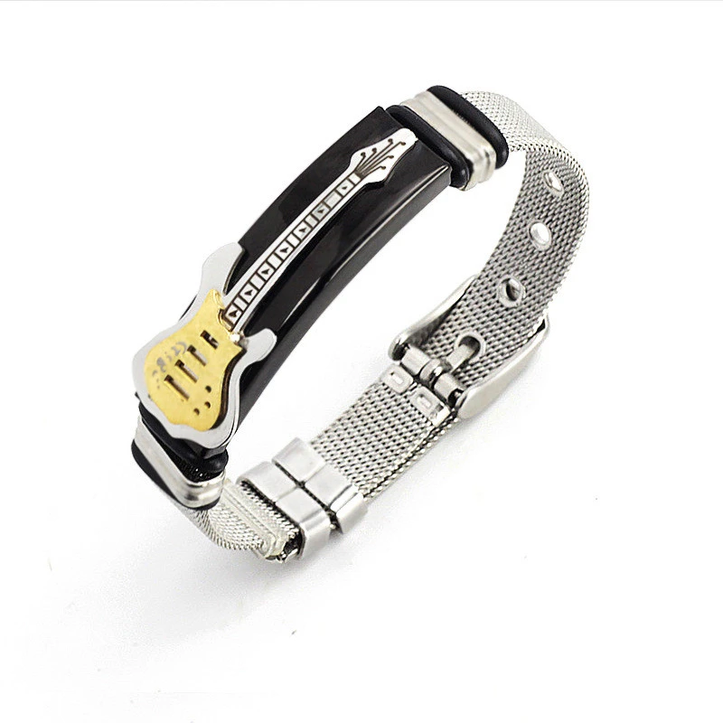 Men's bracelet with gold net in guitar room