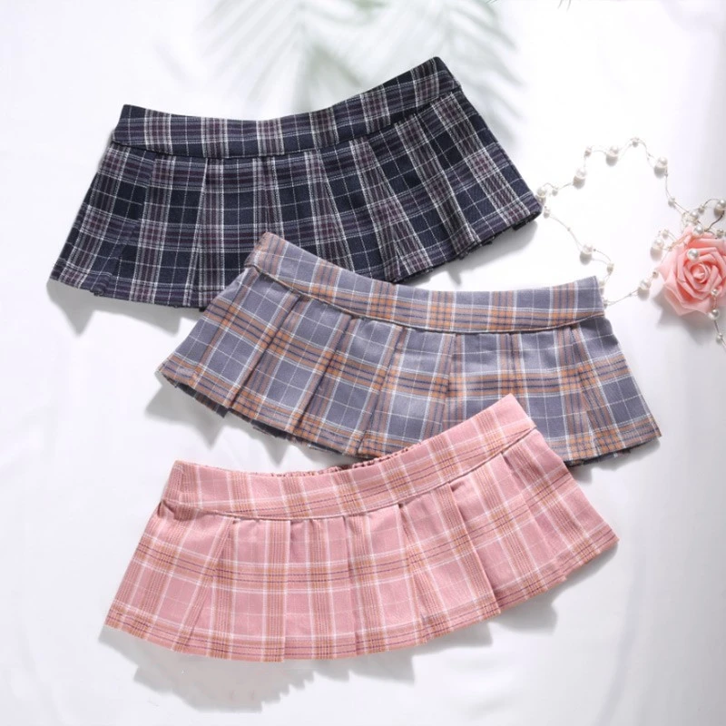Women's college style pleated skirt