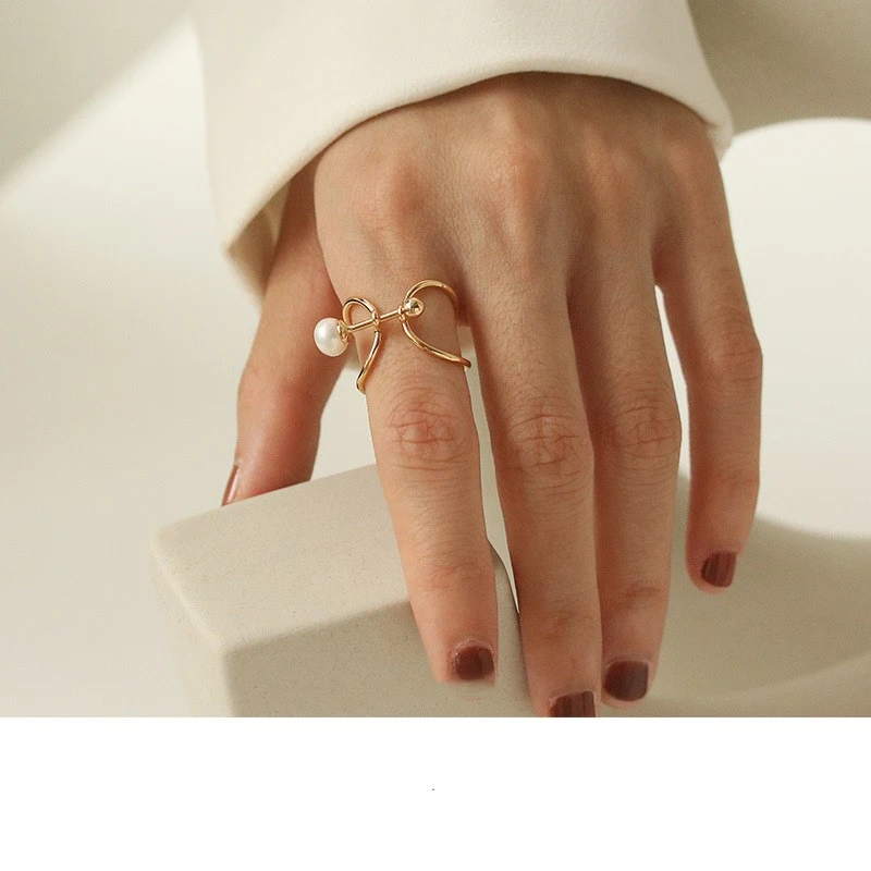 Niche line design geometric pearl ring