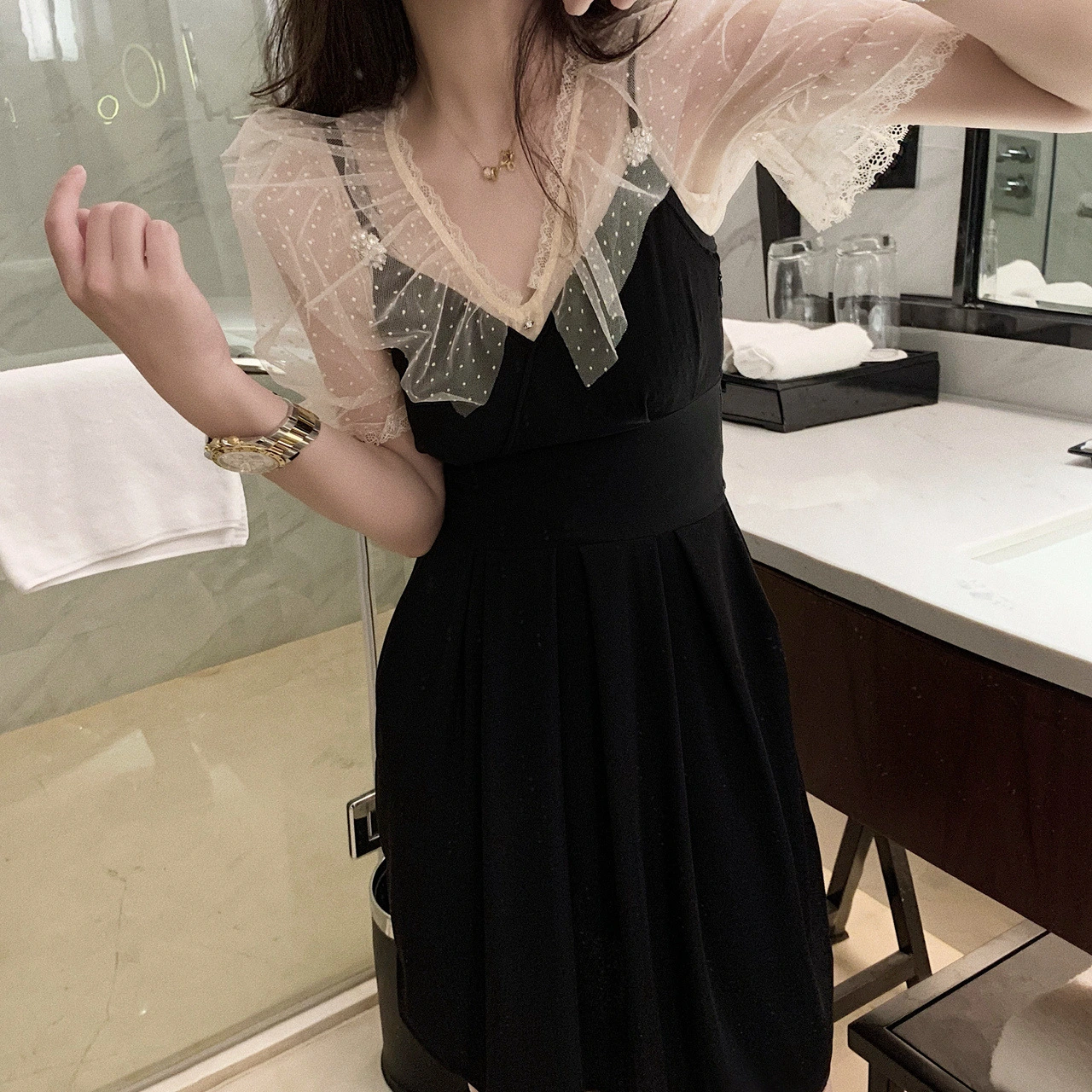 Elegant waist black dress