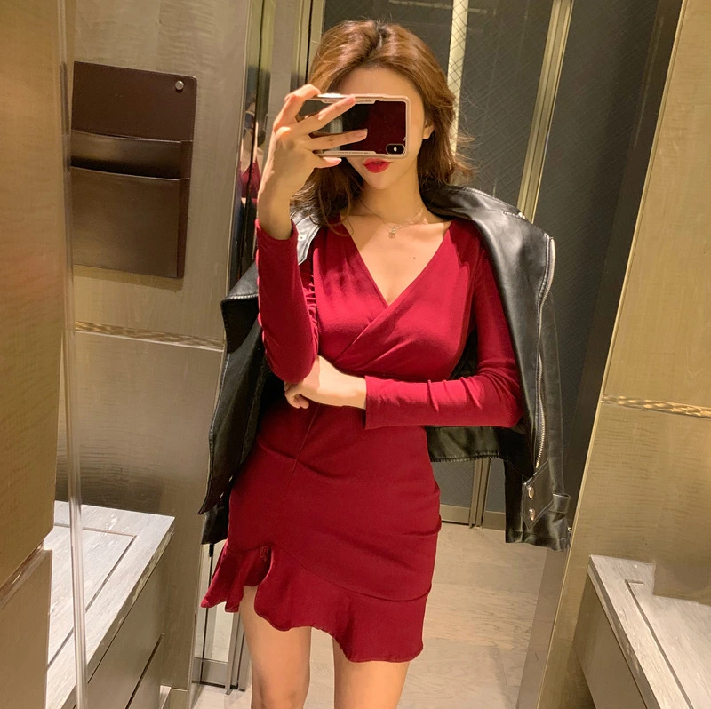 V-neck long-sleeved slim bag hip fishtail dress was thin bag hip bottom skirt